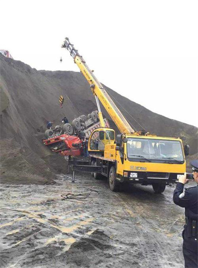 若尔盖上犹道路救援