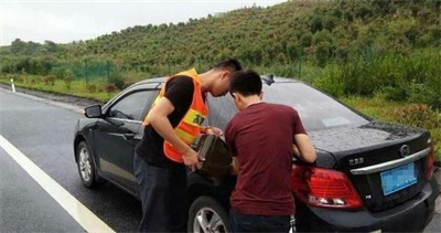 若尔盖永福道路救援